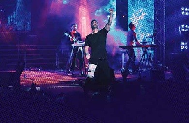 دانلود آهنگ سیروان خسروی خاطرات تو ( اجرای زنده ) سیروان خسروی خاطرات تو ( اجرای زنده )