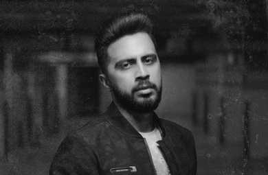 دانلود آهنگ دانیال هندیانی هنوزم دیوونه ترین عاشق این شهر منم دانیال هندیانی هنوزم دیوونه ترین عاشق این شهر منم