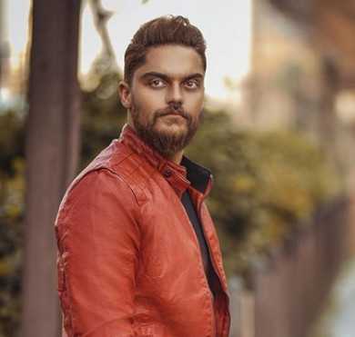 دانلود آهنگ علی خدابنده حواس پرت علی خدابنده حواس پرت ( جای اینکه دستات توی دستم باشه دست میکشی ازم )