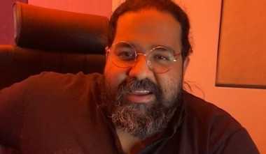 دانلود آهنگ رضا صادقی با حسین حرف بزن رضا صادقی با حسین حرف بزن