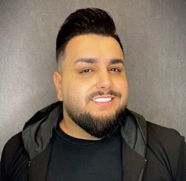 دانلود آهنگ امیر قمی دلبر نازم بیا که من جلو همه بهت بنازم امیر قمی دلبر نازم بیا که من جلو همه بهت بنازم