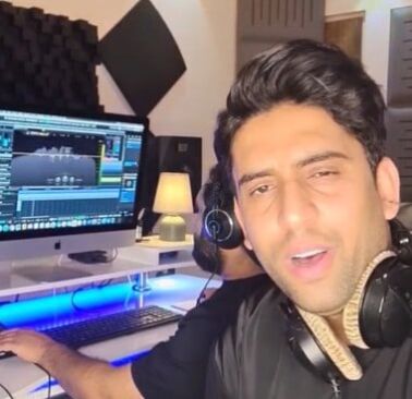 دانلود آهنگ ناصر پورکرم تو نگام کنی بخندم هی دور چشات بگردم ناصر پورکرم تو نگام کنی بخندم هی دور چشات بگردم