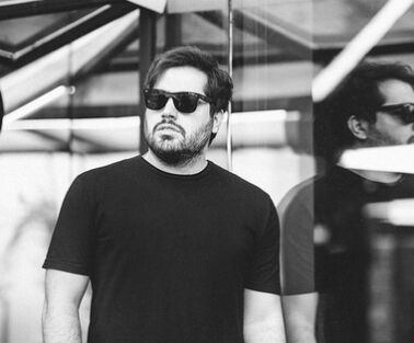 دانلود آهنگ میلاد بابایی مثل یه خواب میلاد بابایی مثل یه خواب