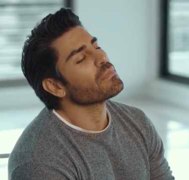 دانلود آهنگ رضا ملک زاده حواسم بهت هست رضا ملک زاده حواسم بهت هست