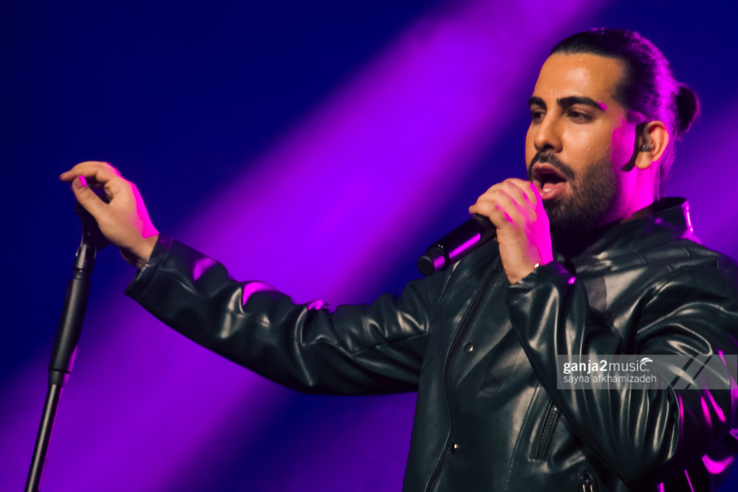 دانلود آهنگ مجید رضوی عشق من طلا چه قشنگ سری تو سرا مجید رضوی عشق من طلا چه قشنگ سری تو سرا