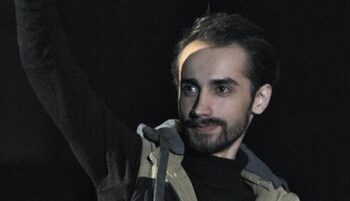 دانلود آهنگ ساده میپوشه ساده میگرده با همین کاراش عاشقم کرده سامان جلیلی Mp3 دانلود آهنگ ساده میپوشه ساده میگرده با همین کاراش عاشقم کرده سامان جلیلی Mp3