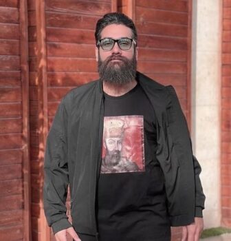 دانلود آهنگ زمین خوردم از درد این لحظه ها همین لحظه هایی که بی طاقتم علی زند وکیلی Mp3 دانلود آهنگ زمین خوردم از درد این لحظه ها همین لحظه هایی که بی طاقتم علی زند وکیلی Mp3