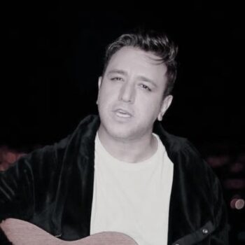 دانلود آهنگ همیشه اونی که میخوای بمونه میره یه جری میره که سراغتم نگیره امین رستمی Mp3 دانلود آهنگ همیشه اونی که میخوای بمونه میره یه جری میره که سراغتم نگیره امین رستمی Mp3