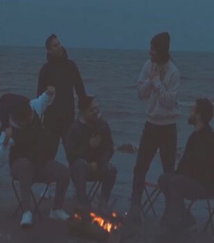 دانلود آهنگ من دیوونه واسم عجیبه دلمو دادم به یه غریبه کسری زاهدی Mp3 دانلود آهنگ من دیوونه واسم عجیبه دلمو دادم به یه غریبه کسری زاهدی Mp3