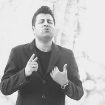 دانلود آهنگ منو امواج شیرینت بغل گرفته مث دریایی که فاز عسل گرفته پویا بیاتی Mp3