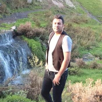 دانلود آهنگ ممنونم از چشمی که برای دیدن من باز کردی خندیدی و شیرین ترین صبح منو آغاز کردی پویا بیاتی Mp3 دانلود آهنگ ممنونم از چشمی که برای دیدن من باز کردی خندیدی و شیرین ترین صبح منو آغاز کردی پویا بیاتی Mp3