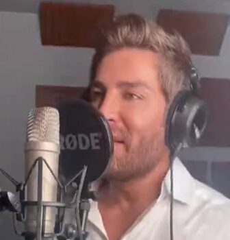 دانلود آهنگ یادم تو را دیگر فراموش شیدا منم از عطر تو میگرید هر شب پیراهنم رضا ملک زاده Mp3