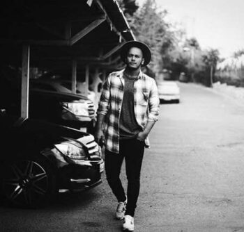 دانلود آهنگ بعد یه عمری سرسری تورو چشم من دید اشوان Mp3 دانلود آهنگ بعد یه عمری سرسری تورو چشم من دید اشوان Mp3