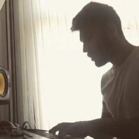 دانلود آهنگ میرم تو فکرشو و میخندم بی دلیل یادش بخیر خنده هامو دوس داشت علی یاسینی Mp3 دانلود آهنگ میرم تو فکرشو و میخندم بی دلیل یادش بخیر خنده هامو دوس داشت علی یاسینی Mp3