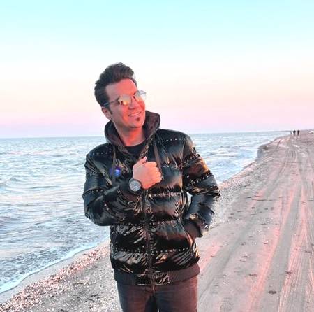 دانلود آهنگ حس میکنم ایوونتو سمت حرم طی میکنم با اینکه دورم مشهدو من با دلم طی میکنم علیرضا روزگار Mp3