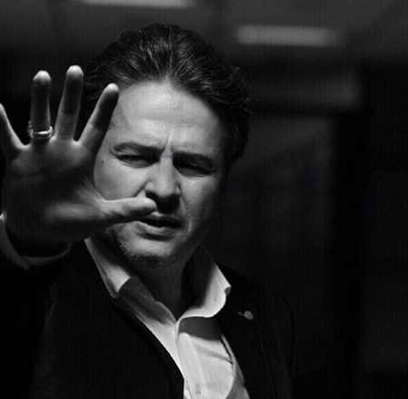 دانلود آهنگ چند ساله از تو قاب زل میزنی به من دیوار پشت عکس میلرزه مث من امیر تاجیک Mp3 دانلود آهنگ چند ساله از تو قاب زل میزنی به من دیوار پشت عکس میلرزه مث من امیر تاجیک Mp3