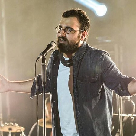 دانلود آهنگ سر بذار روی شونه هام تا بگم آروم از غصه هام چارتار Mp3 دانلود آهنگ سر بذار روی شونه هام تا بگم آروم از غصه هام چارتار Mp3