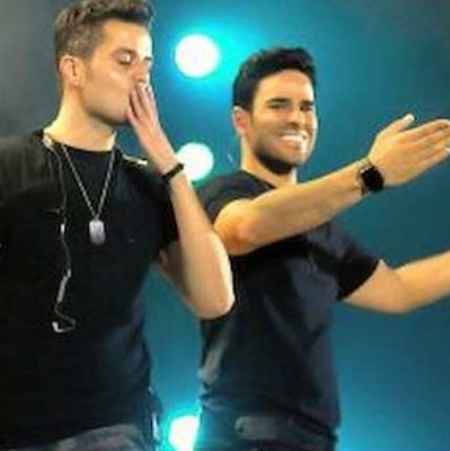 دانلود آهنگ میگه میخنده باهات از عشق چی بگم برات با پنبه سر میبره این عشق ایوان بند Mp3 دانلود آهنگ میگه میخنده باهات از عشق چی بگم برات با پنبه سر میبره این عشق ایوان بند Mp3