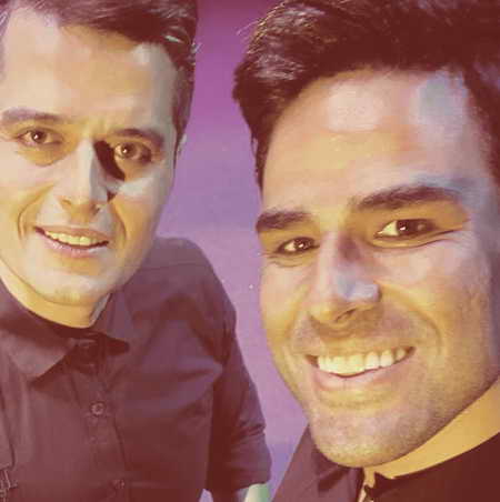 دانلود آهنگ عاشق اونه که لب هاش شکل اسم تو بشه واسه نوازشت ایوان بند Mp3 دانلود آهنگ عاشق اونه که لب هاش شکل اسم تو بشه واسه نوازشت دلش پر بکشه ایوان بند Mp3