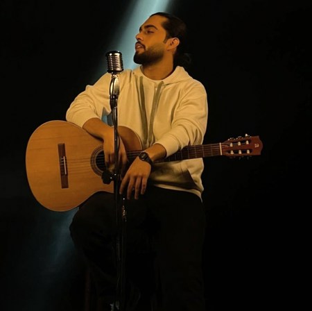 دانلود آهنگ یکیو دارم کنارم که حالم بد باشه سرمو روی شونش بذارم حامیم Mp3 دانلود آهنگ یکیو دارم کنارم که حالم بد باشه سرمو روی شونش بذارم حامیم Mp3