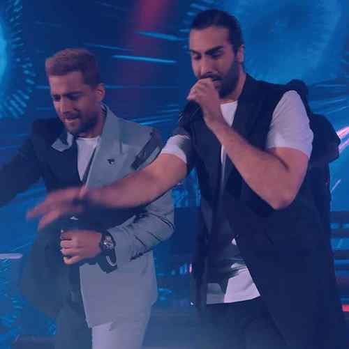 دانلود آهنگ پیش همیم آروم من و تو و بارون کوچه های عاشق بی چتر ماکان بند Mp3 دانلود آهنگ پیش همیم آروم من و تو و بارون کوچه های عاشق بی چتر ماکان بند Mp3