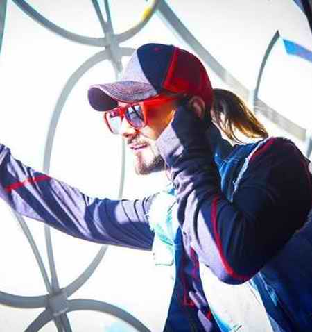 دانلود آهنگ گاهی یه تبرم زور گل رز نمیاد یه بیدی ام اصلا اون که نمیده باج به باد ماکان بند Mp3 دانلود آهنگ گاهی یه تبرم زور گل رز نمیاد یه بیدی ام اصلا اون که نمیده باج به باد ماکان بند Mp3