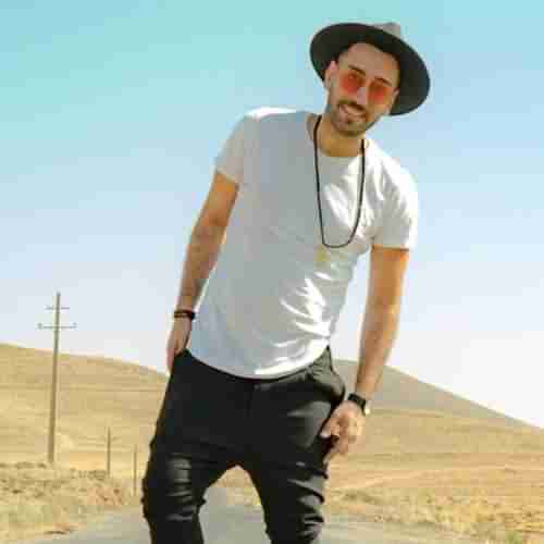 دانلود آهنگ عشق دارم یه تیکه ماه نیومده کسی روی دلش ادا میریزه برام میثاق راد Mp3 دانلود آهنگ عشق دارم یه تیکه ماه نیومده کسی روی دلش ادا میریزه برام عادتشه مغروره دلش میثاق راد Mp3