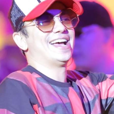 دانلود آهنگ تو دلیلی دل تنگم تویی عشق قشنگم تو همونی محسن ابراهیم زاده Mp3 دانلود آهنگ تو دلیلی دل تنگم تویی عشق قشنگم تو همونی که سر تو حاضرم با همه ی دنیا بجنگم محسن ابراهیم زاده Mp3