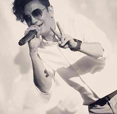 دانلود آهنگ دور همیم ولی جات خالیه میپرسن چته میگم حالم عالیه محسن ابراهیم زاده Mp3 دانلود آهنگ دور همیم ولی جات خالیه میپرسن چته میگم حالم عالیه محسن ابراهیم زاده Mp3