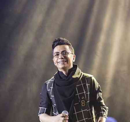 دانلود آهنگ امشب یه غم تو دلمه که باز اصلا ته نداره یادش کاری میکنه که چشام تا خود صب بباره محسن ابراهیم زاده Mp3