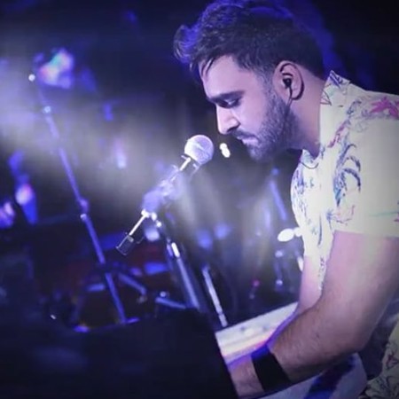 دانلود آهنگ روحمو به دل تو زنجیر میکنم و حرکاتم کنارتو تغییر میکنن پازل بند Mp3 دانلود آهنگ روحمو به دل تو زنجیر میکنم و حرکاتم کنارتو تغییر میکنن پازل بند Mp3