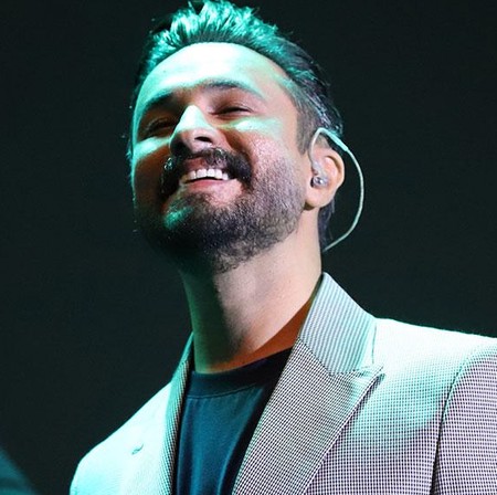 دانلود آهنگ من بهت وابستم مثل دستم به موهات راغب Mp3 دانلود آهنگ من بهت وابستم مثل دستم به موهات راغب Mp3