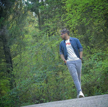 دانلود آهنگ یکی تو آینه است انگار که از من خیلی بیزاره رامین بی باک Mp3