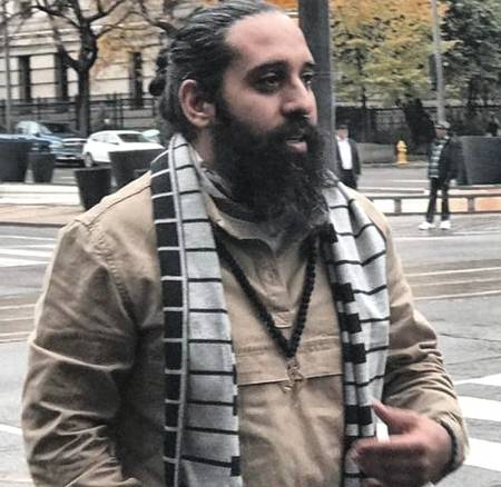 دانلود آهنگ من به همه گفتم تنهام نمیذاری تو حتی یه روزم با اینکه دروغه داره باورم روزبه نعمت الهی Mp3