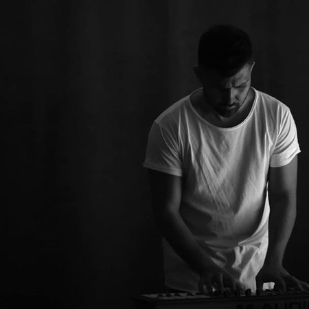 دانلود آهنگ همیشه یه حسی هست که ذهنمو هدف میگیره همیشه یه اسمه که یه ثانیم یادم نمیره یاسین ترکی Mp3 دانلود آهنگ همیشه یه حسی هست که ذهنمو هدف میگیره همیشه یه اسمه که یه ثانیم یادم نمیره یاسین ترکی Mp3