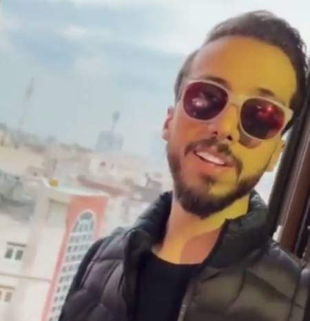 دانلود آهنگ یکی اینجاست که قلبش مال بندس یه نمه شیطون و غد و یه دندس وایسادم تو کوچتون زانکو Mp3 دانلود آهنگ یکی اینجاست که قلبش مال بندس یه نمه شیطون و غد و یه دندس وایسادم تو کوچتون زانکو Mp3