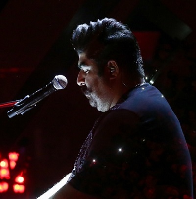 دانلود آهنگ عاشق و در به درم تویی قرص قمرم زده امشب به سرم که دلت را ببرم بهنام بانی Mp3 دانلود آهنگ عاشق و در به درم تویی قرص قمرم زده امشب به سرم که دلت را ببرم بهنام بانی Mp3