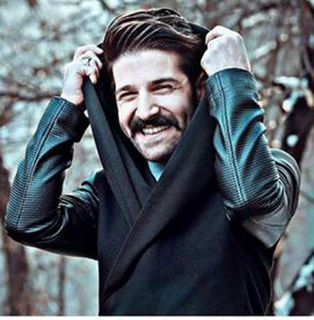 دانلود آهنگ مینشینم با تو و دورت حصار میکشم حمید هیراد Mp3 دانلود آهنگ مینشینم با تو و دورت حصار میکشم حمید هیراد Mp3