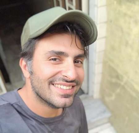 دانلود آهنگ عکساتو دونه دونه رو دیوارای خونه هر روز میبینم ولی کی قدر میدونه علیرضا طلیسچی Mp3 دانلود آهنگ عکساتو دونه دونه رو دیوارای خونه هر روز میبینم ولی کی قدر میدونه علیرضا طلیسچی Mp3