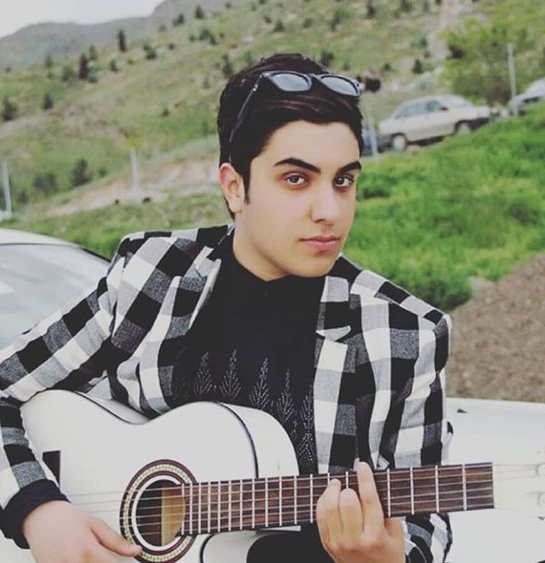 دانلود آهنگ بی من نتوانی این خط و نشان لبریزم از عشق آرامش جان آرون افشار Mp3 دانلود آهنگ بی من نتوانی این خط و نشان لبریزم از عشق آرامش جان آرون افشار Mp3