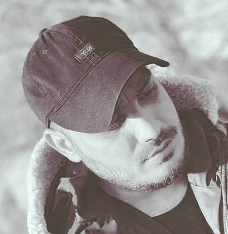 دانلود آهنگ امشب عجب شبیه فرق داره با بقیه کامران مولایی Mp3