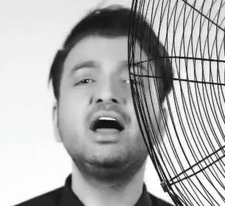 دانلود آهنگ حالم بهم میریزه وقتی که یه جایی مهدی مقدم Mp3 دانلود آهنگ حالم بهم میریزه وقتی که یه جایی مهدی مقدم Mp3