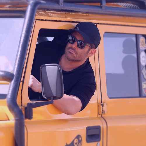 دانلود آهنگ چشامو میبندم میخوام هر چی غصس بمیره محمدرضا گلزار Mp3