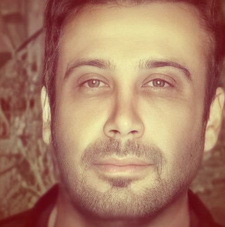 دانلود آهنگ لبخند زد و دستامو گرفت اما توی خواب فردا نشده بیدار شدم بیدار و خراب محسن چاوشی Mp3