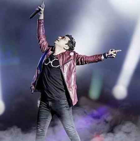 دانلود آهنگ چه شور و حالی بازم یه سال دیگه یکی به یکی دیگه از عشق میگه محسن ابراهیم زاده Mp3 دانلود آهنگ چه شور و حالی بازم یه سال دیگه یکی به یکی دیگه از عشق میگه محسن ابراهیم زاده Mp3