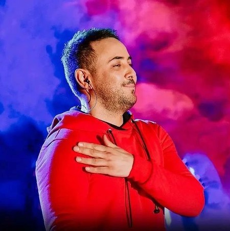 دانلود آهنگ یواشکی نگام کرد و قلبم در اومد از جاش منو میگیره برق چشماش ناصر زینعلی Mp3