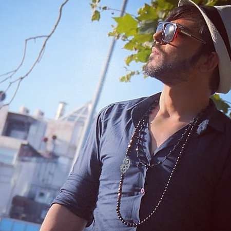 دانلود آهنگ بغض یعنی گریه های بی صدای هرشبم رامین بی باک Mp3