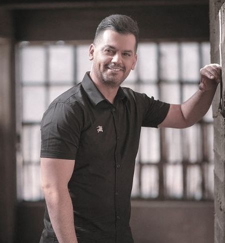 دانلود آهنگ گیر داره توی چشمات یه رنگ ناب قهوه ای تیره داره توی چشمات شهاب رمضان Mp3 دانلود آهنگ گیر داره توی چشمات یه رنگ ناب قهوه ای تیره داره توی چشمات شهاب رمضان Mp3