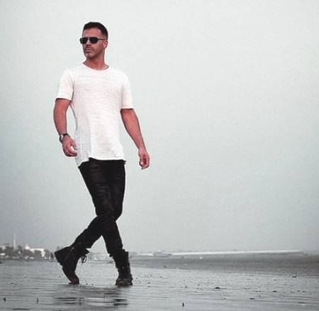 دانلود آهنگ نمیتونم این حسو پنهون کنم یه روز ازین فاصله هامون تنها یه خاطره میمونه سیروان خسروی Mp3 دانلود آهنگ نمیتونم این حسو پنهون کنم یه روز ازین فاصله هامون تنها یه خاطره میمونه سیروان خسروی Mp3