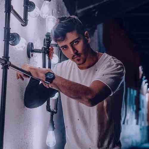 دانلود آهنگ تو یه دریای تاریکی که داری کشتیمو غرق میکنی یونا Mp3 دانلود آهنگ تو یه دریای تاریکی که داری کشتیمو غرق میکنی یونا Mp3